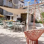 Lovelystay - The Fig Tree House Apartman *